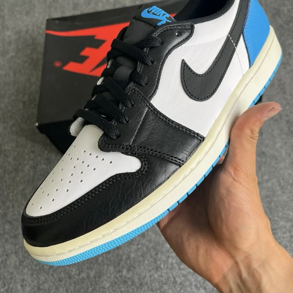 Nike Air Jordan 1 Retro Low OG White Powder Blue Black UNC CZ0790-104 Size 10.5